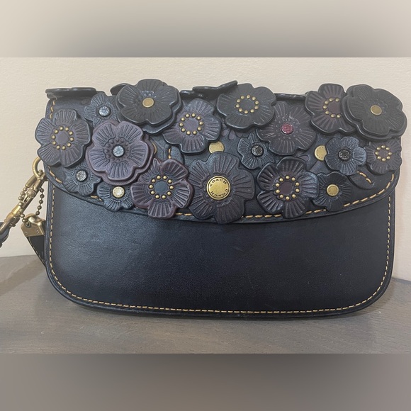 COACH Boutique 1941 Tea Rose Floral Applique Wristlet Clutch Pouch in Black - Picture 9 of 11